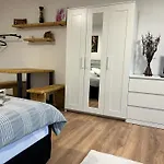 Studio An Der Elbe Mit Balkon, Kueche Und Netflix