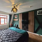 Fifty Shades Of Green P18 Apartment