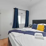 Exclusive Bungalow! 4 Rooms, 8 People, 2X Parking