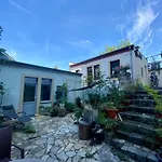 New Deluxe Studio Apartment In Quiet Back House