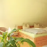 Ferienwohnung Im Kastanienhof Dresden, Buehlau