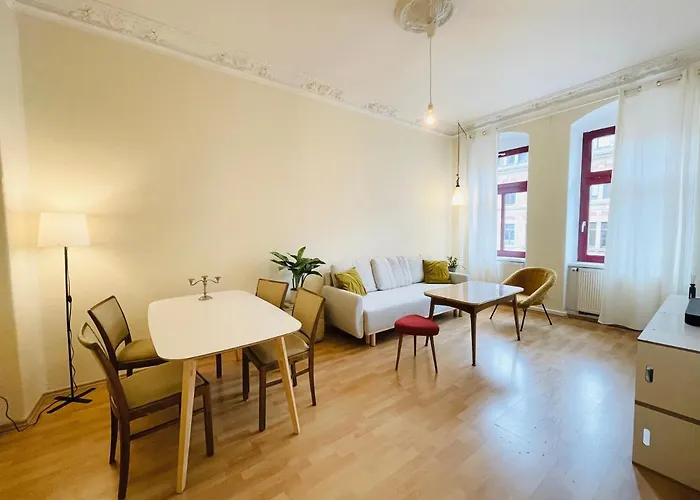 Stilvolle Altbauwohnung Am Rande Der Dresdner Neustadt