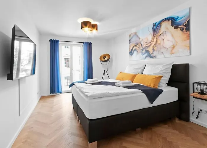 Luxus Im Zentrum Fuer 6 Personen Mit 3 Zimmern, Balkon, Parkplatz, Wlan