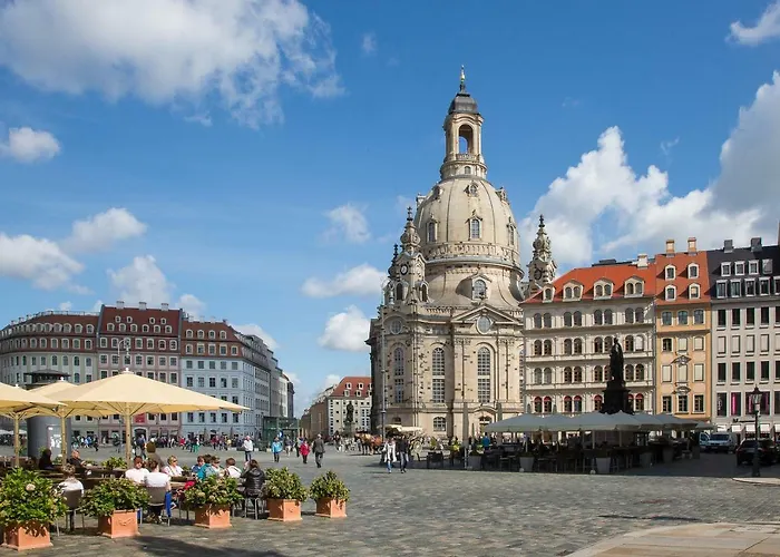 Grosses Apartment Im Zentrum Von Dresden, 2 Schlafzimmer, 2 Baeder, Balkon