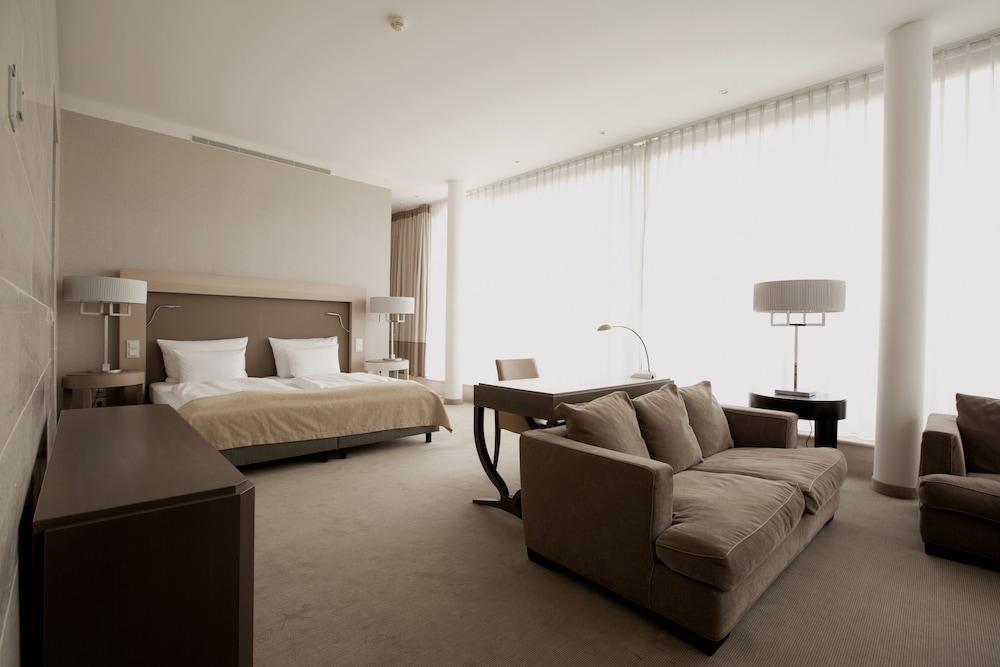 Vienna House Qf Hotel 5*