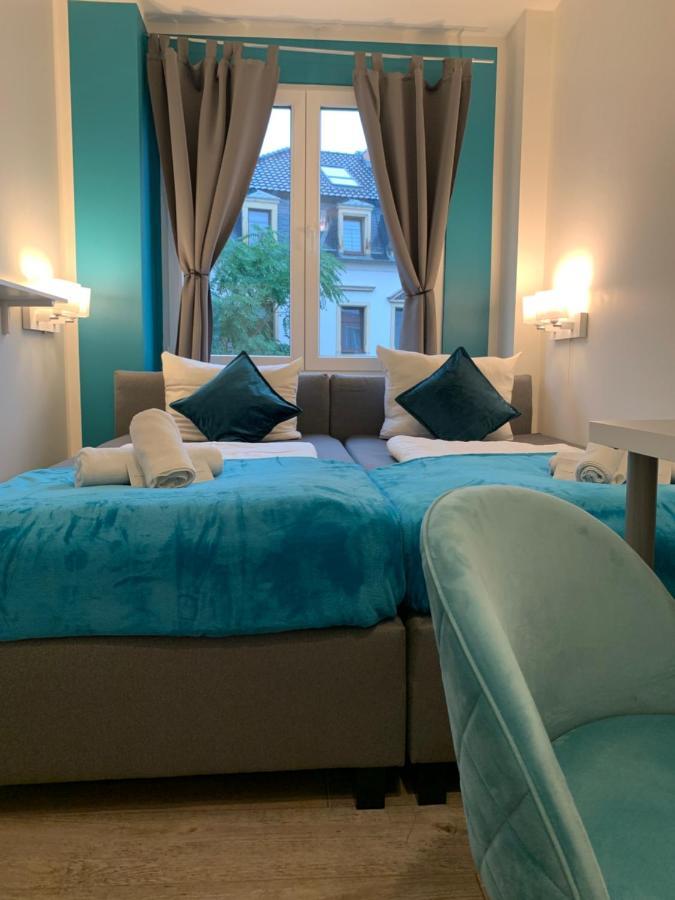 Understaytement Am Schloss Dresden