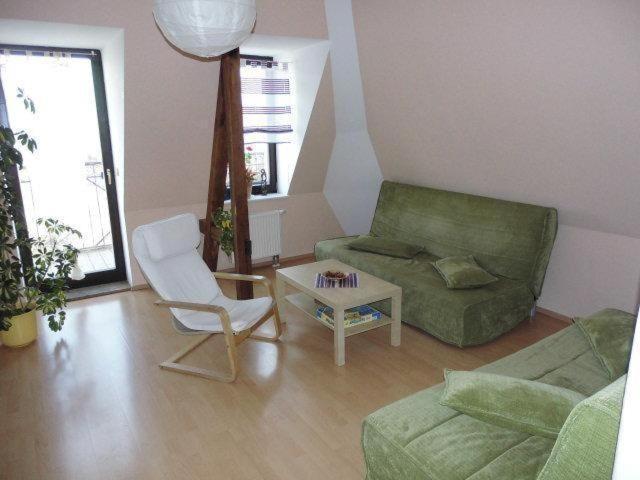 Apartment Sehr Schöne 4 Raum Maisonette-fewo Mit 110qm + Balkon + Zentral&preiswert - T7