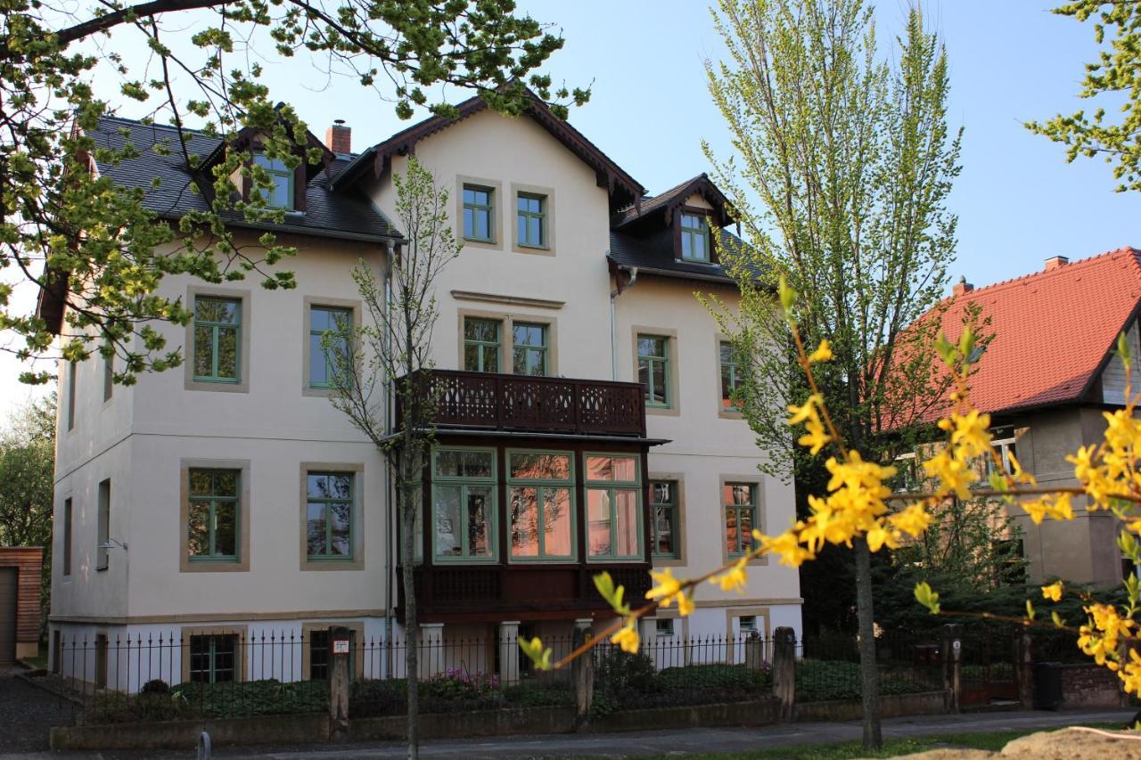 Traumhafte Etagenwohnung In Günderzeitvilla * Dresden