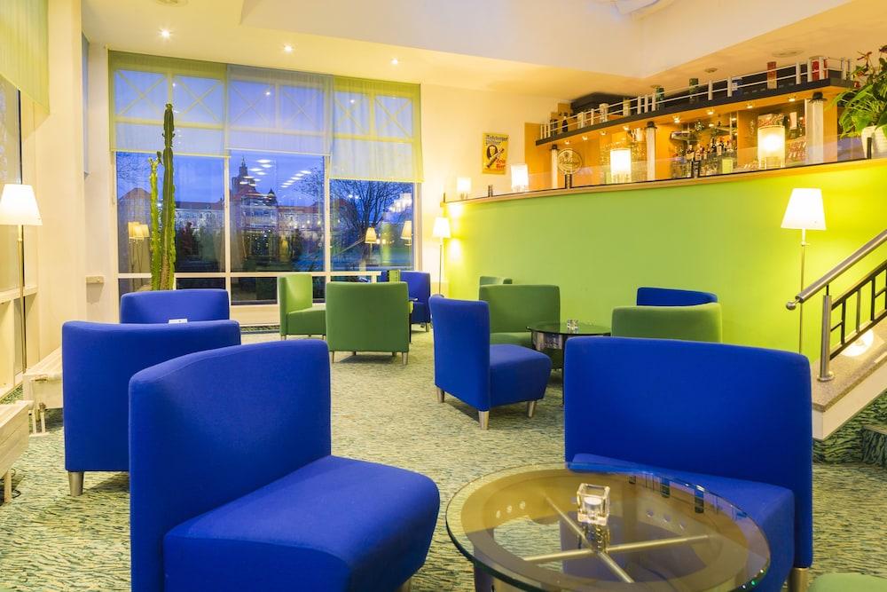 Hotel Am Terrassenufer 4*