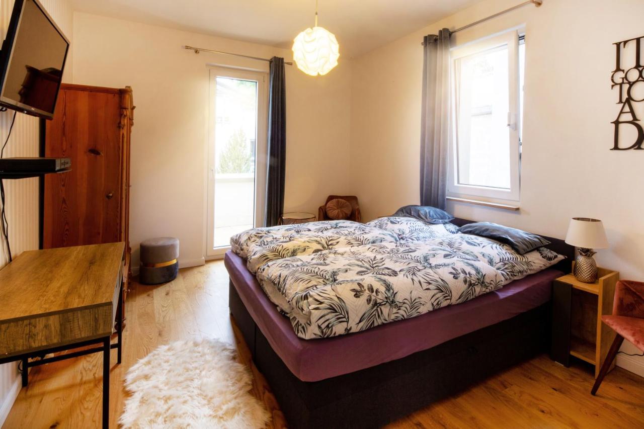 Gaestezimmer In Mit Dach-terrasse, Wohnbereich Und Kueche Dresden