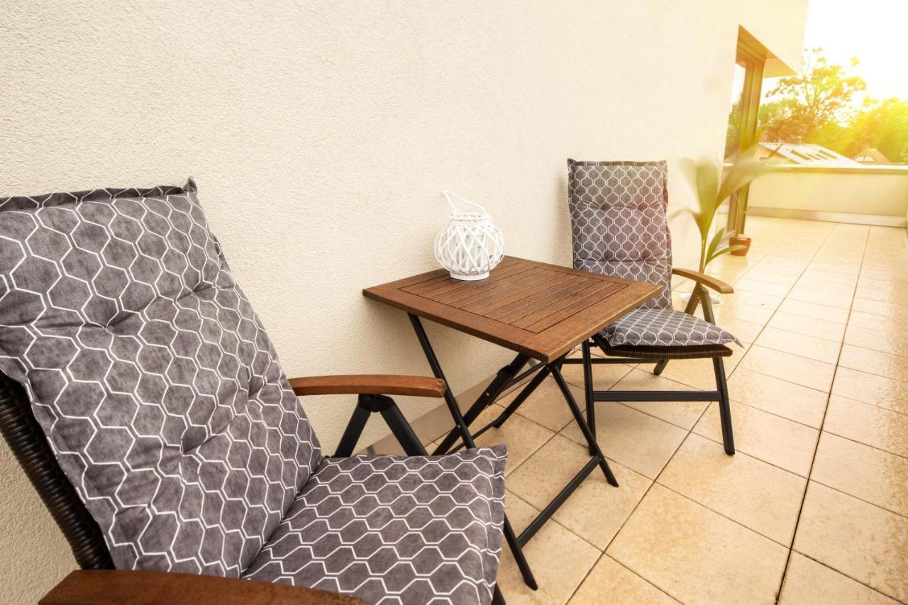 Gaestezimmer In Mit Dach-terrasse, Wohnbereich Und Kueche * Dresden