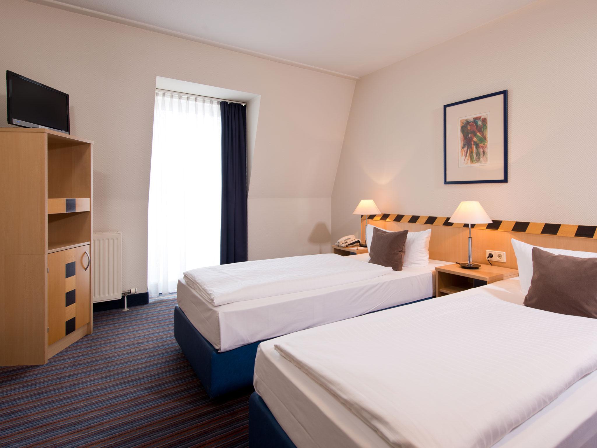 Achat Elbufer Hotel Dresden