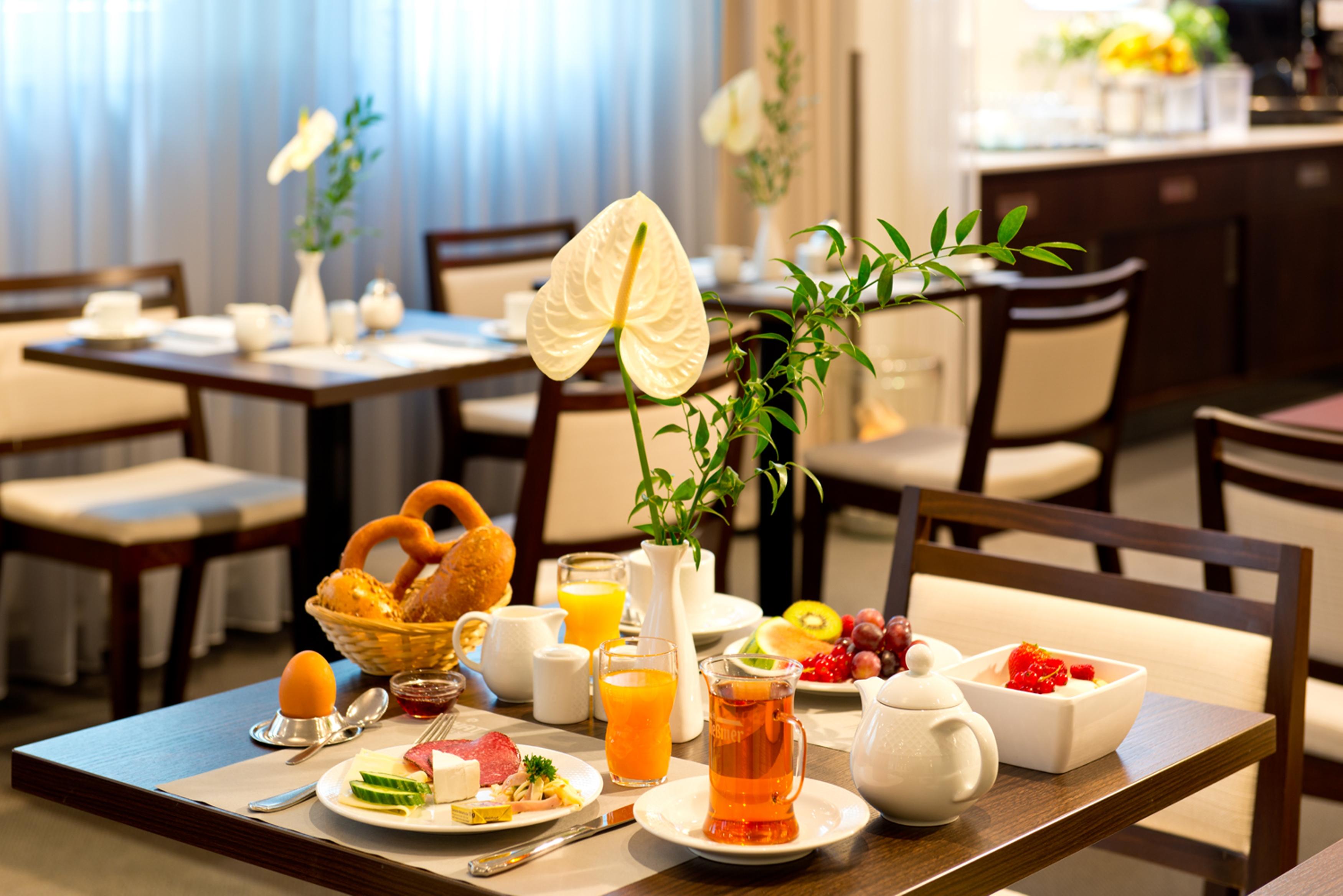 Hotel Achat Elbufer 4*