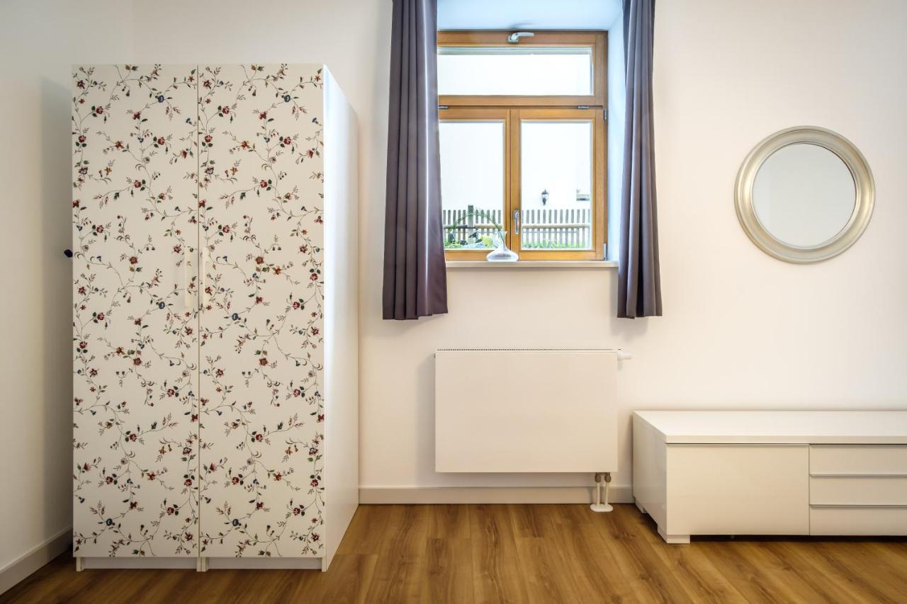 Wunderschöne In Sanierter Villa! Incl Wifi Apartment