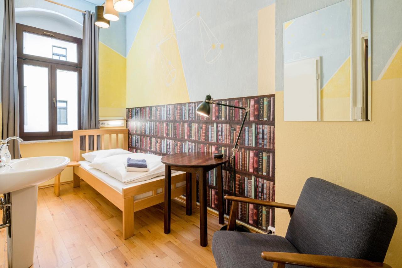 Mondpalast Hostel *