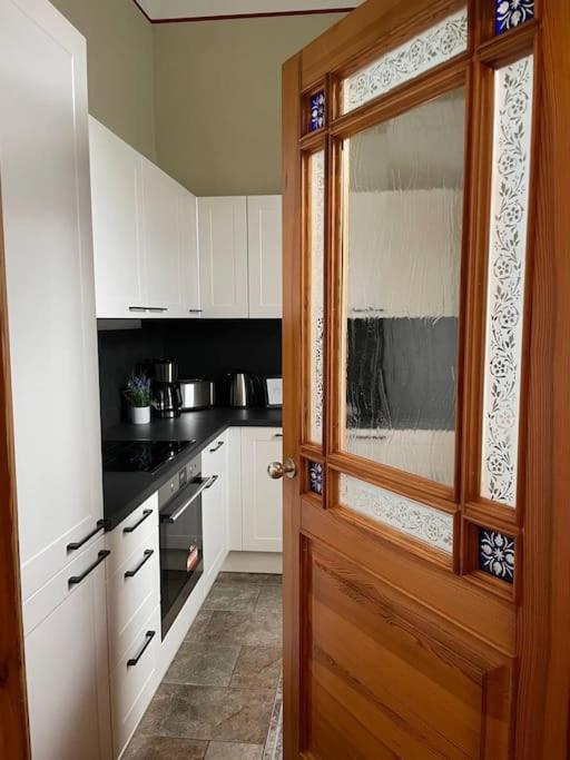 Apartment In Jugendstilvilla Am Grossen Garten I Balkone I Wlan *