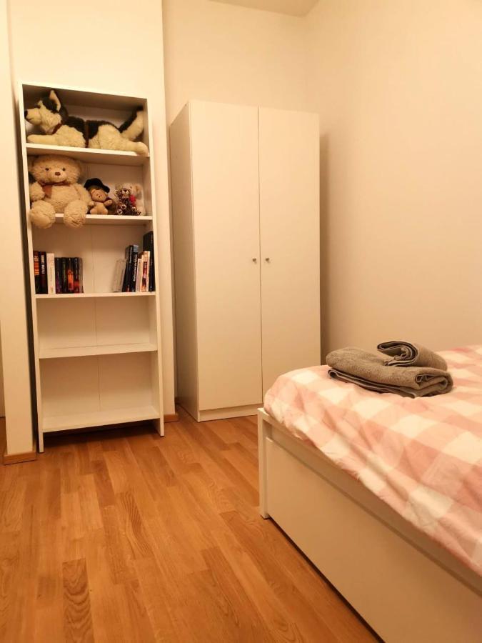 Gemuetliches In Geraeumiger Gemeinschaftswohnung * Dresden