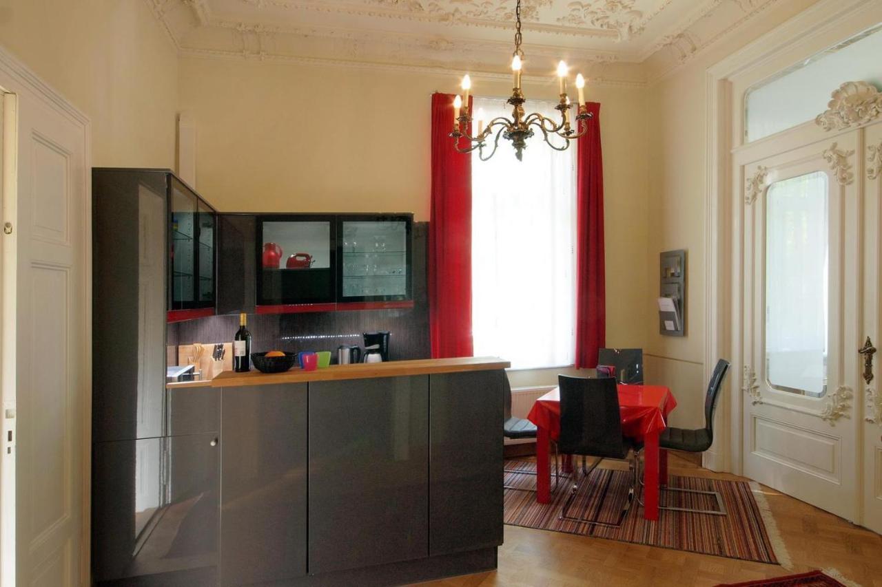 Haniel Hugo Apartment *