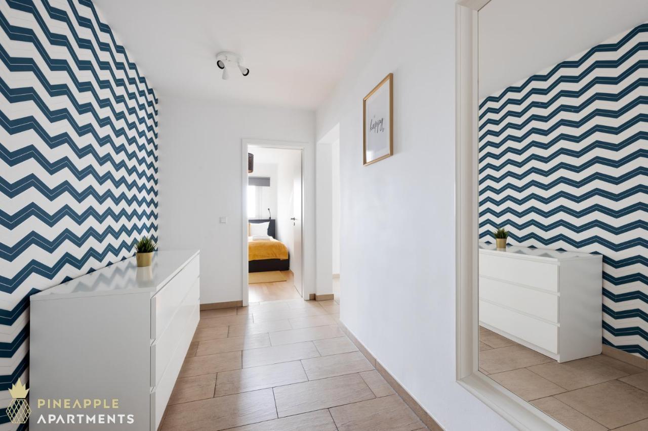 New! Pineapple Zwinger V Apartment