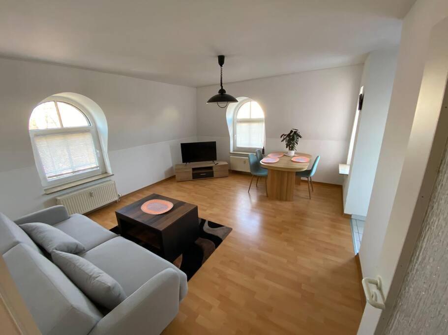 Schoene 2-raumwohnung In *