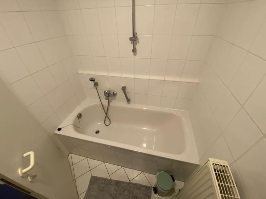 Schoene 2-raumwohnung In *