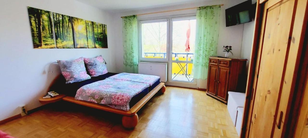 Appartement Helles Mit Balkon Am Grossen Garten Nahe Stadtzentrum