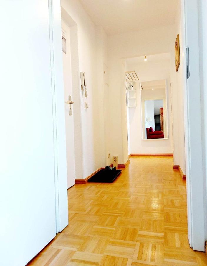 Helles Mit Balkon Am Grossen Garten Nahe Stadtzentrum Appartement