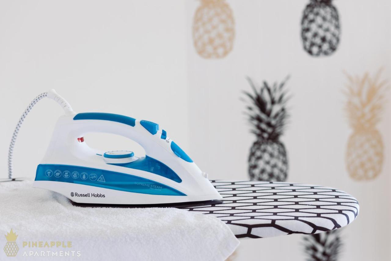 New! Pineapple Zwinger V Apartment