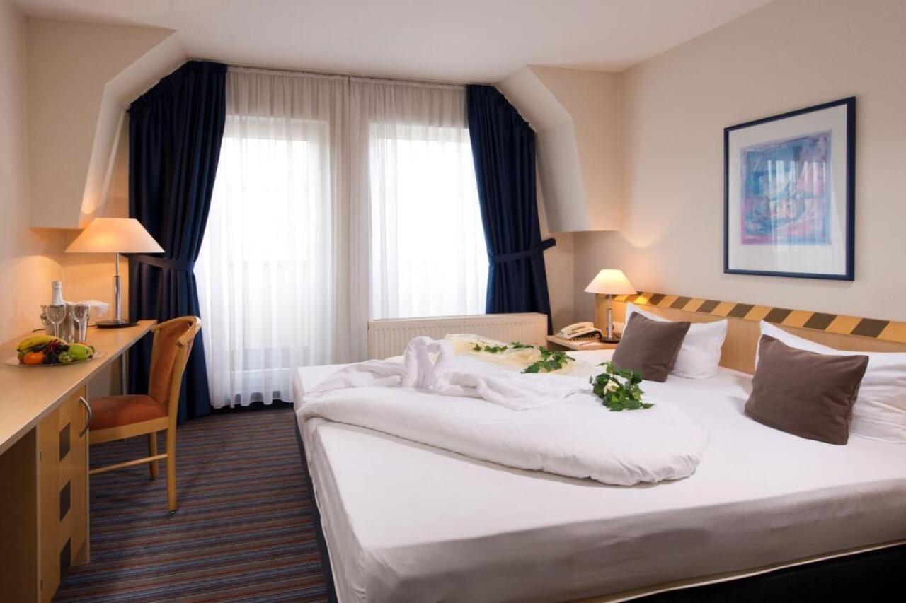 Achat Elbufer 4* Dresden