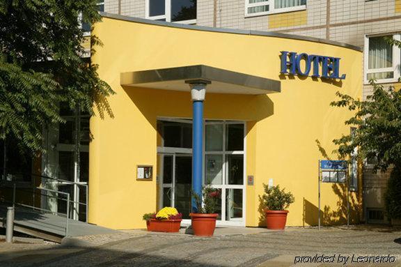 Am Terrassenufer 4*