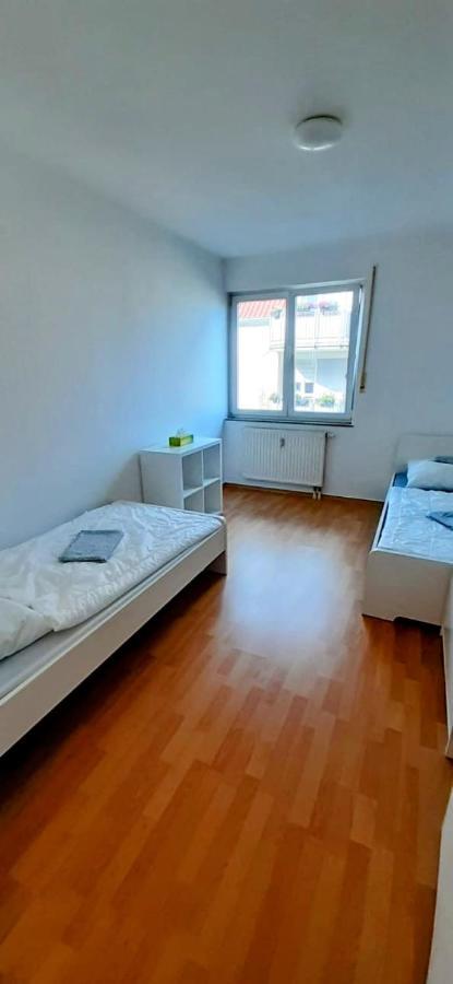 Las- Ruhig Aber Zentral Teilmobliert, Apartment