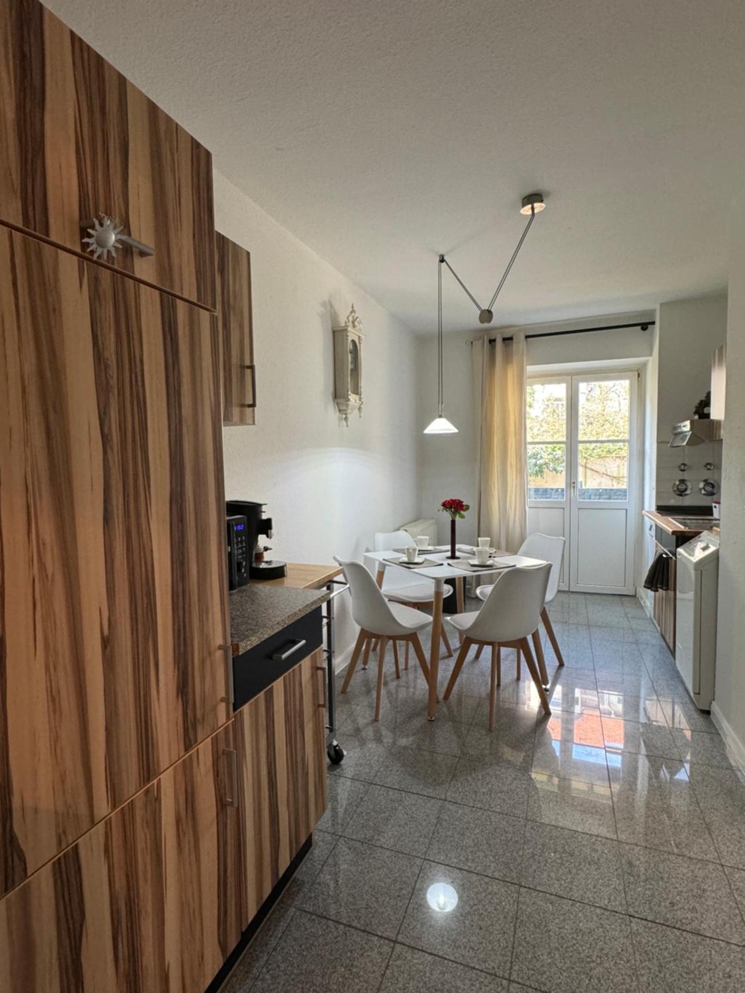 Sweet Inside Four Apartment *