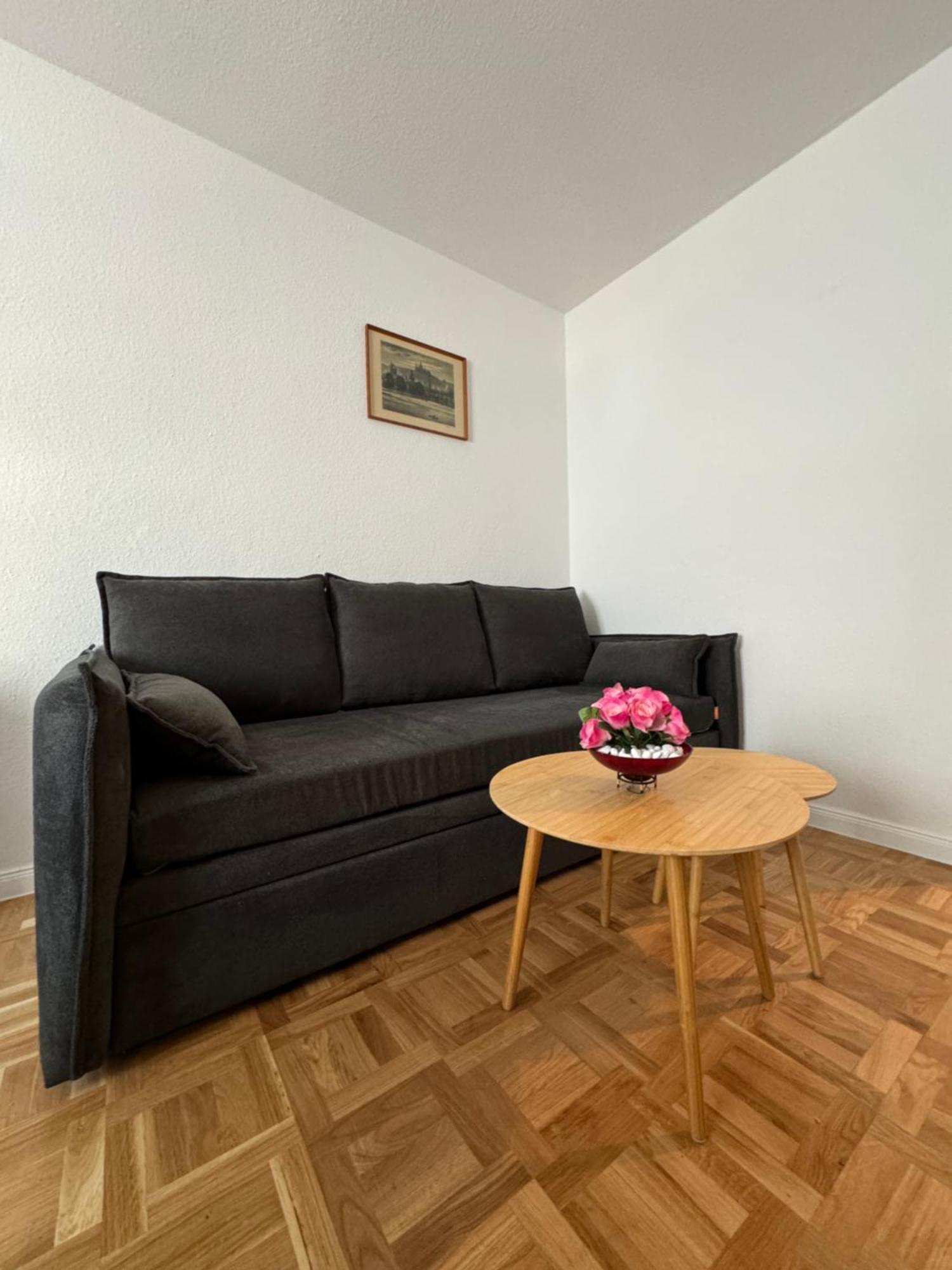 Sweet Inside Four Apartment