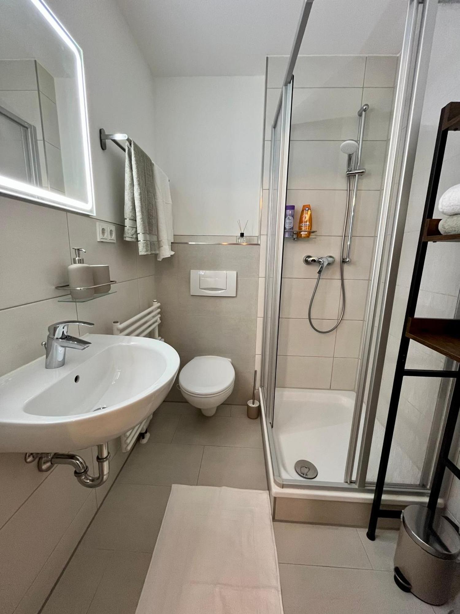 An Der Elbe Mit Balkon, Kueche Und Netflix Dresden