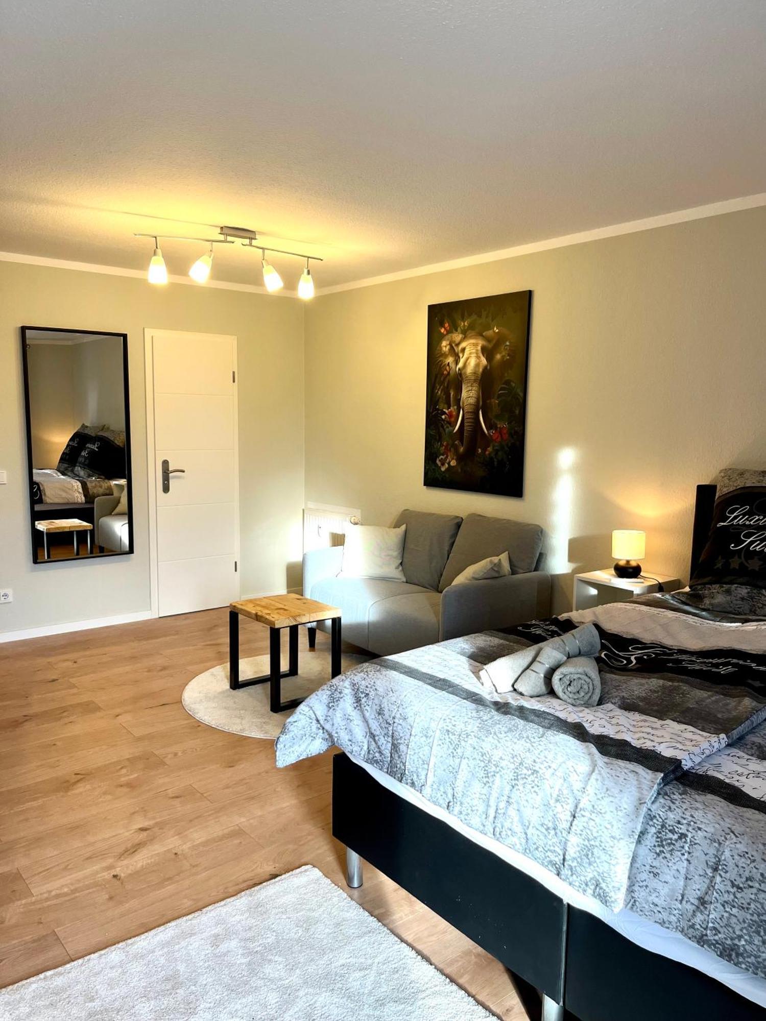 An Der Elbe Mit Balkon, Kueche Und Netflix