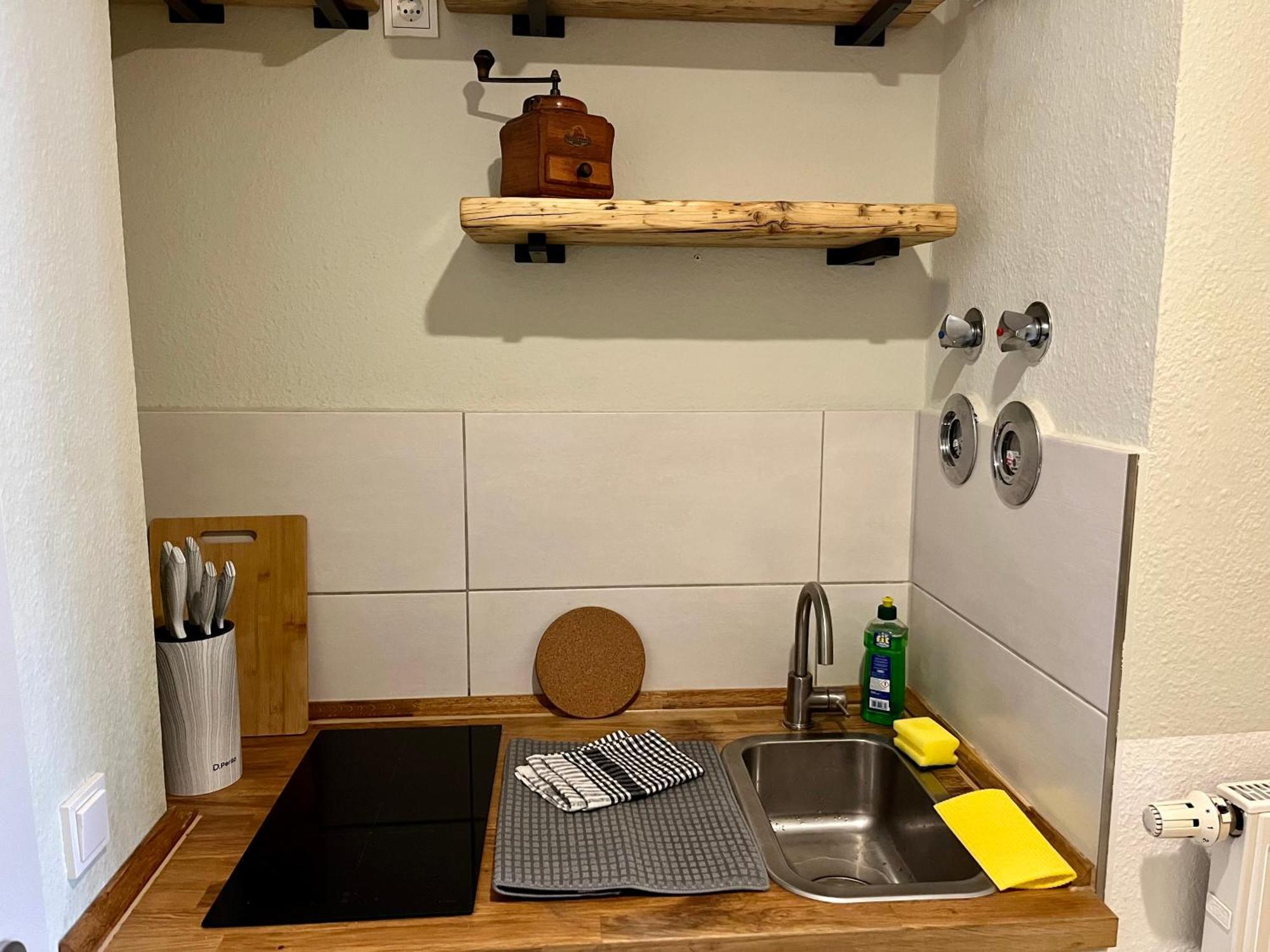 An Der Elbe Mit Balkon, Kueche Und Netflix Appartement *