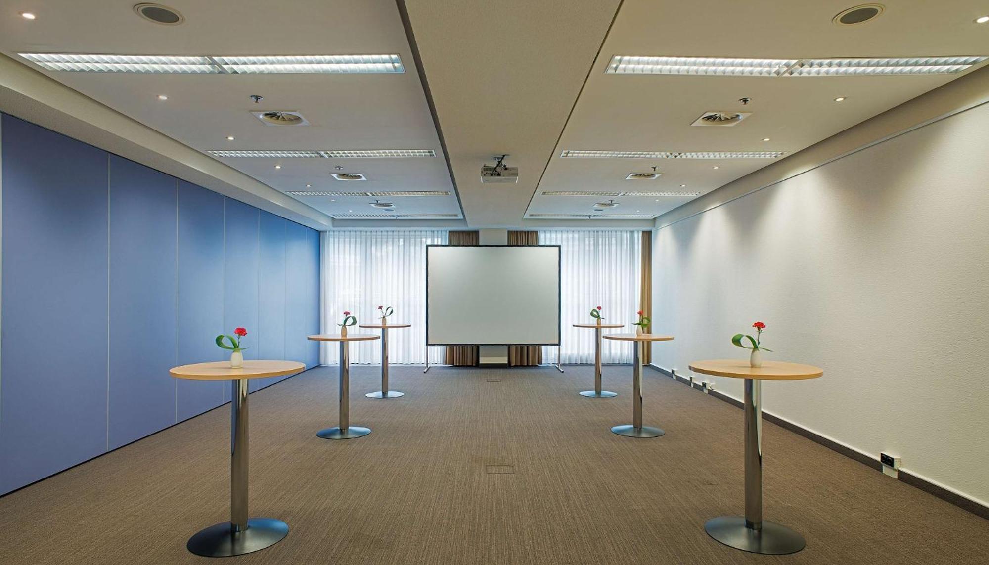 Hotel Nh Neustadt 4*