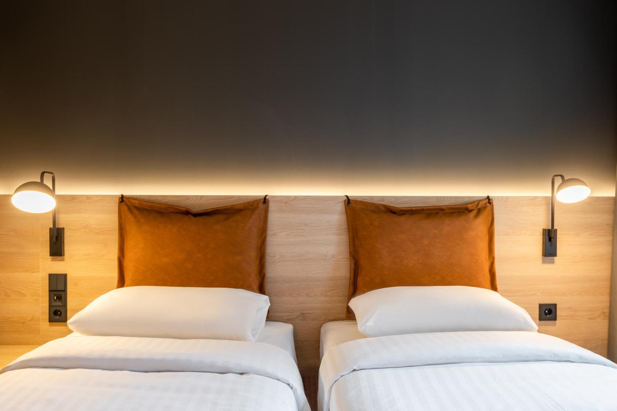 Hotel Moxy Neustadt 3*