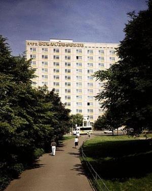 Hotel Am Terrassenufer 4*