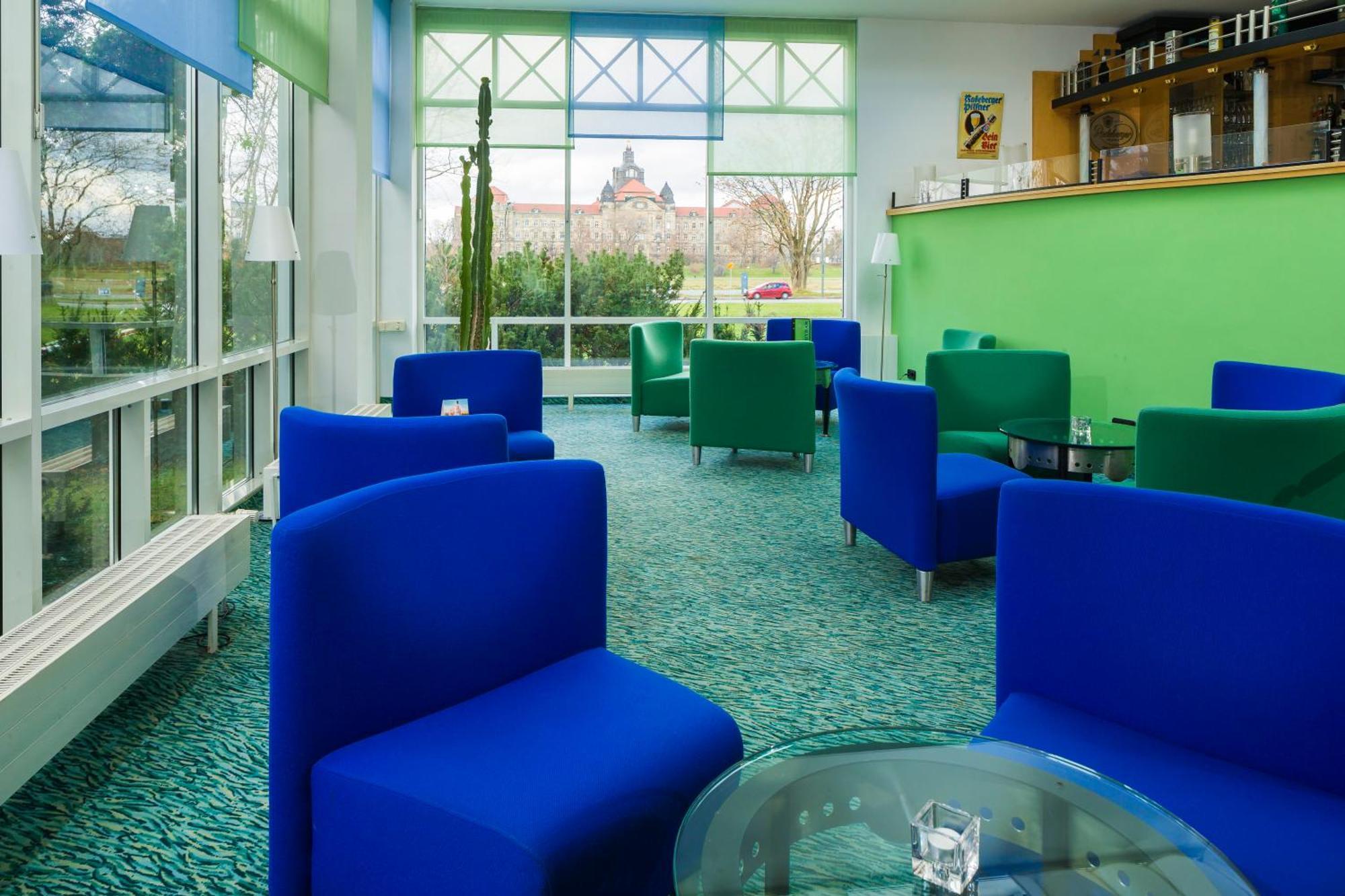 Hotel Am Terrassenufer 4*