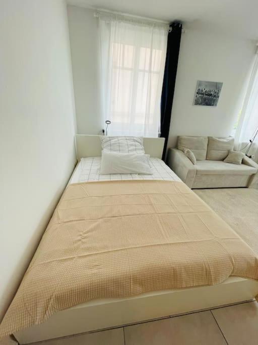 Studio-apartment Mit Balkon