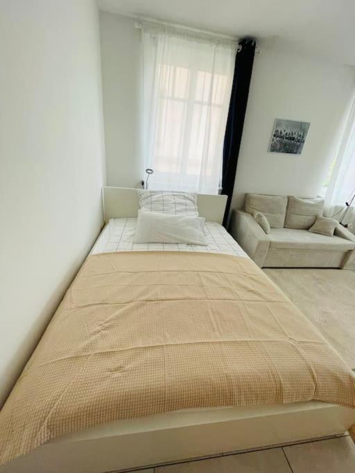 Studio-apartment Mit Balkon Apartment