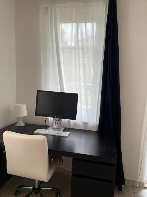 Studio-apartment Mit Balkon Apartment *