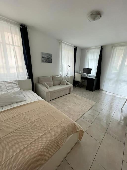 Studio-apartment Mit Balkon