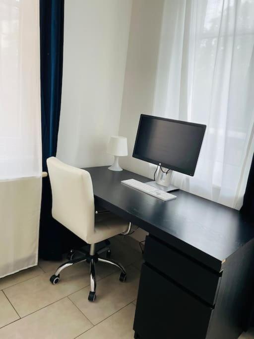 Studio-apartment Mit Balkon Apartment *