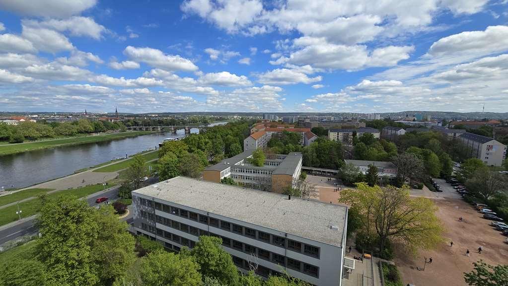Hotel Am Terrassenufer 4*
