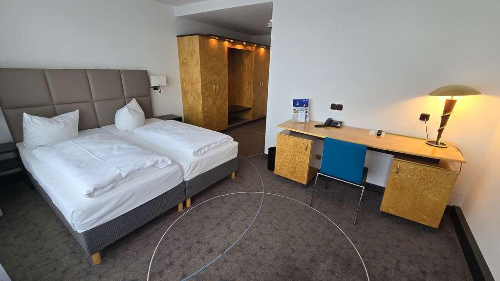 Hotel Am Terrassenufer 4*