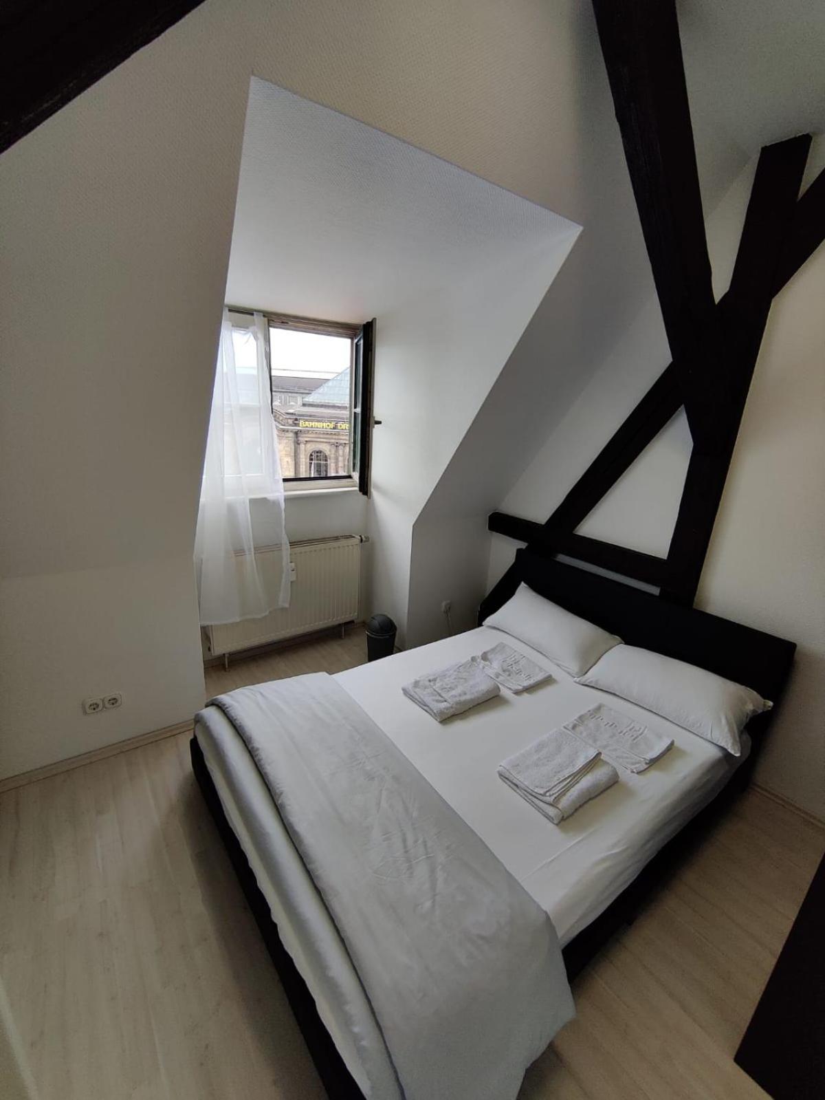 Skyline Retreat - Grand Penthouse Apartment Dresden