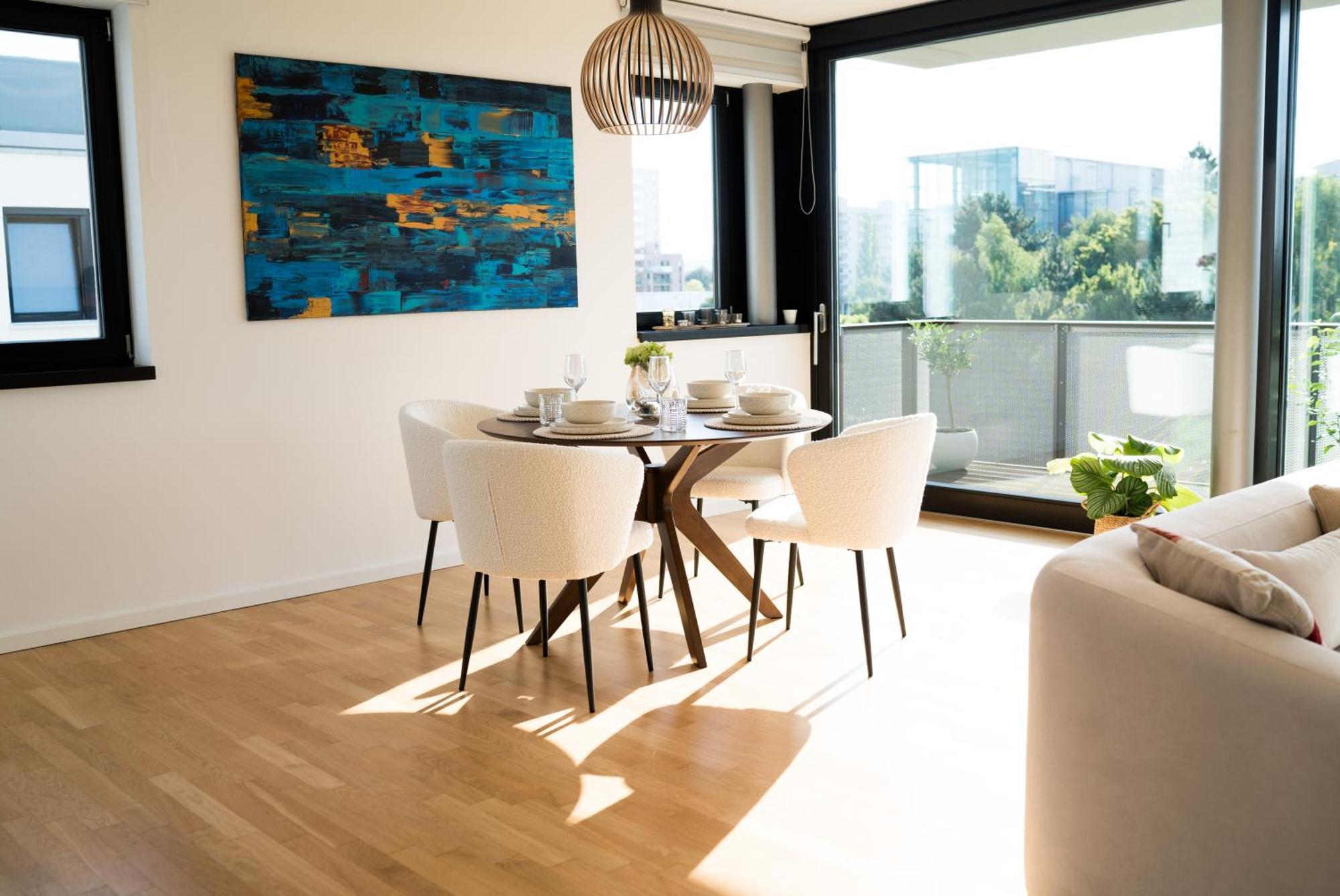 Apartment Moderne Mit Grosszuegigen 100qm In Der Dresdner Altstadt *
