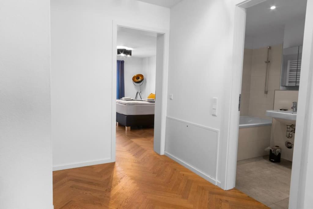 Luxus Im Zentrum Fuer 6 Personen Mit 3 Zimmern, Balkon, Parkplatz, Wlan Apartment Dresden